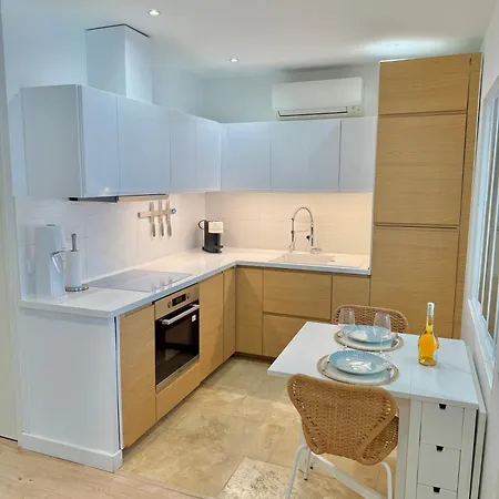 Appartement T3 6 Personnes De 60m2 Au Coeur De Ville, Terrasse Et Parking Gratuit Saint-Raphaël